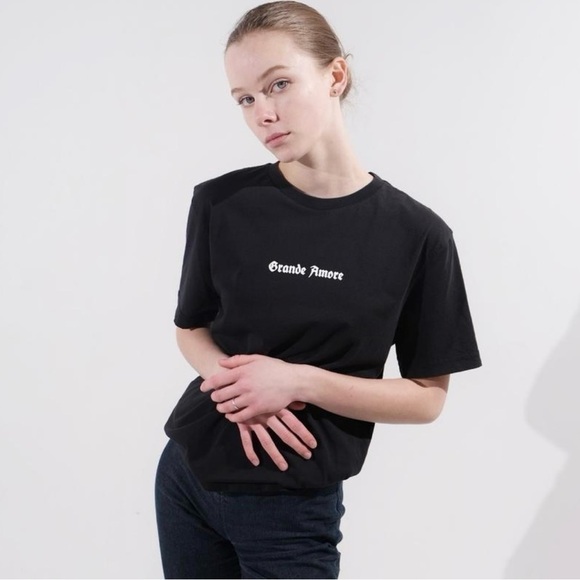 Divided - Grande Amore Pullover Short Sleeves - Roses back panel Size Medium - Picture 6 of 8